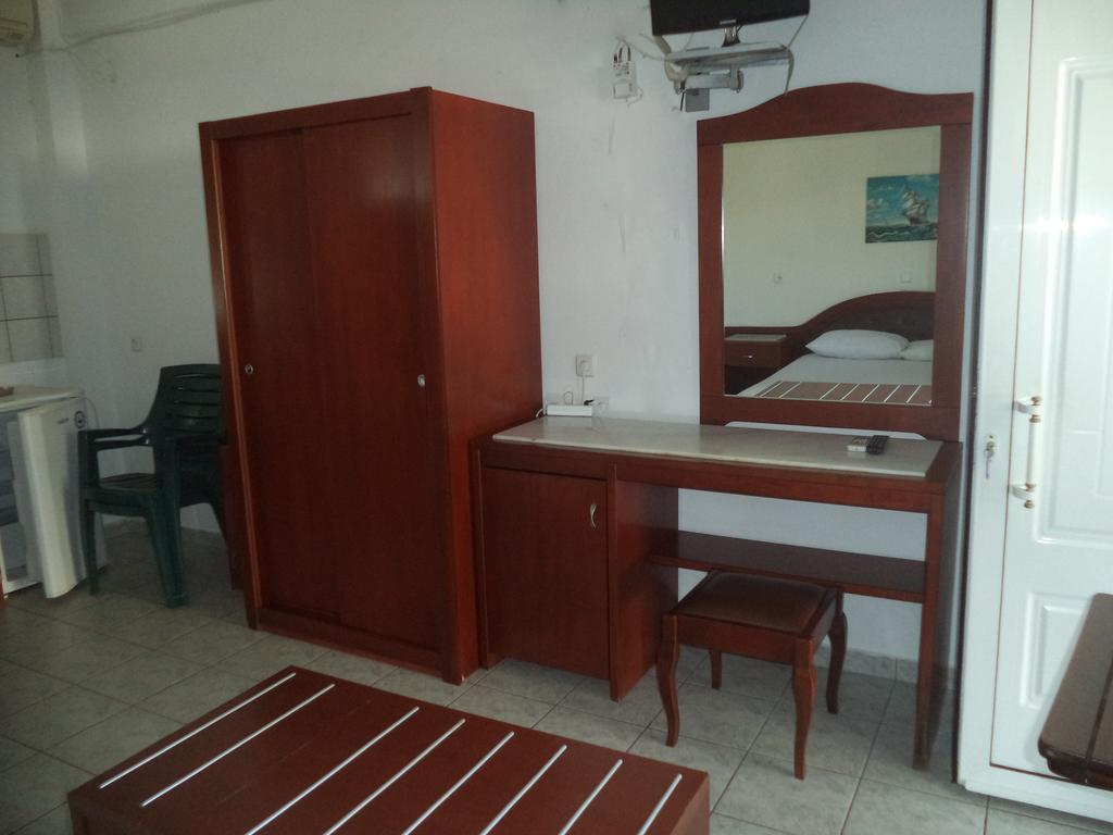 Prínos Pension Lakis מראה חיצוני תמונה