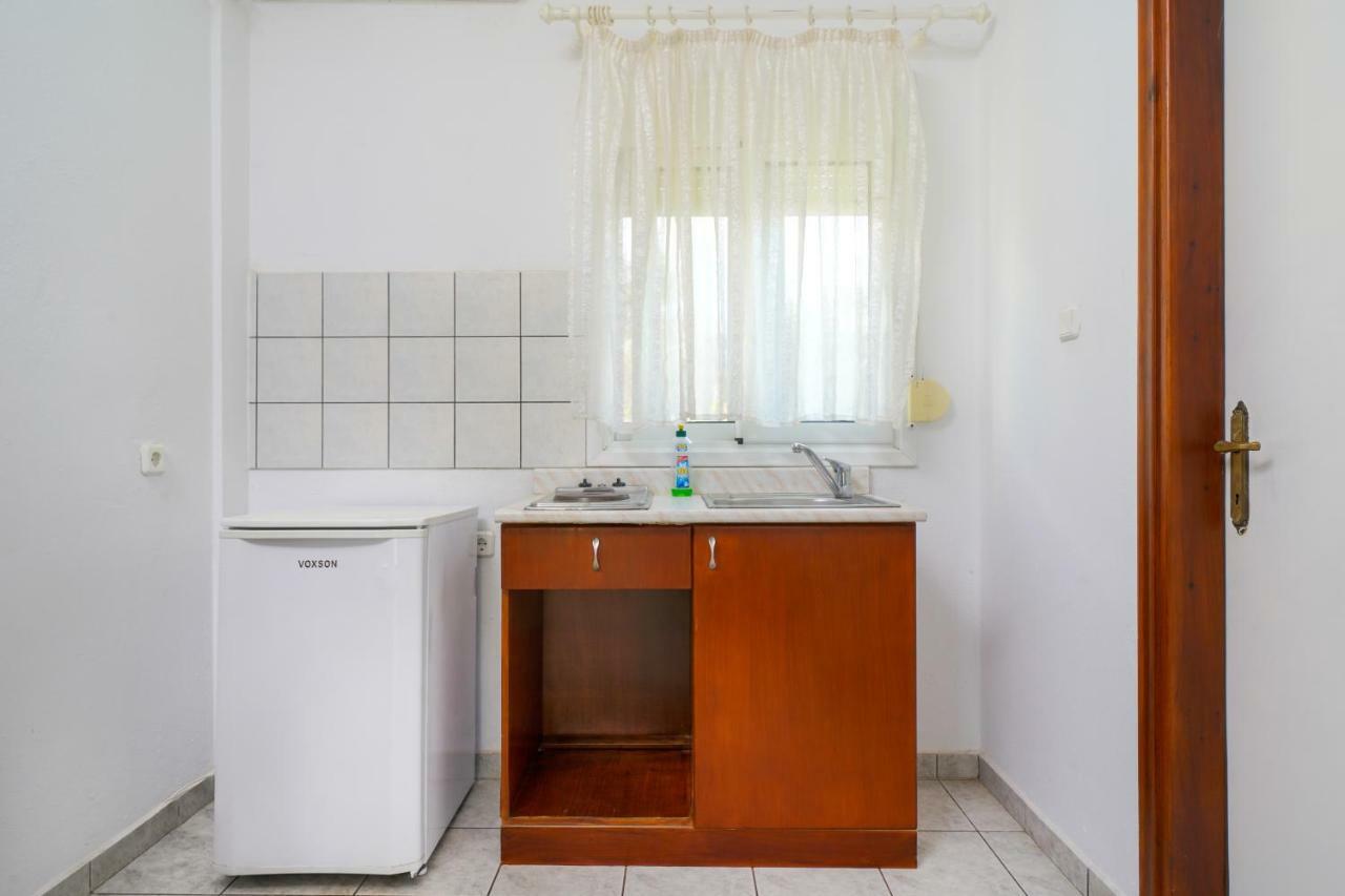 Prínos Pension Lakis מראה חיצוני תמונה